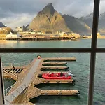 Lofoten - Rostad Retro Rorbuer * Reine